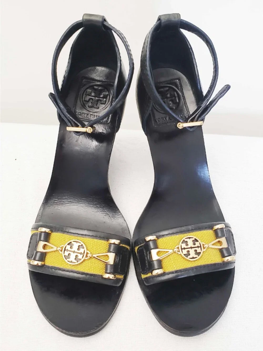 Tory Burch Women's Daria Navy Leather  Wedges Sandals Yellow Accent Gold Logo